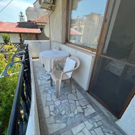 Πανσιόν Izgrev Sarafovo *