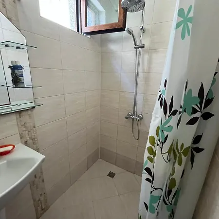 Izgrev Sarafovo Πανσιόν