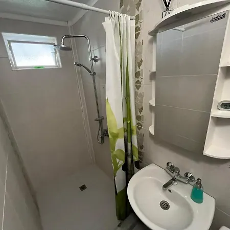 Izgrev Sarafovo Πανσιόν Μπουργκάς