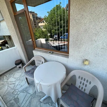 Izgrev Sarafovo Гостевой дом *