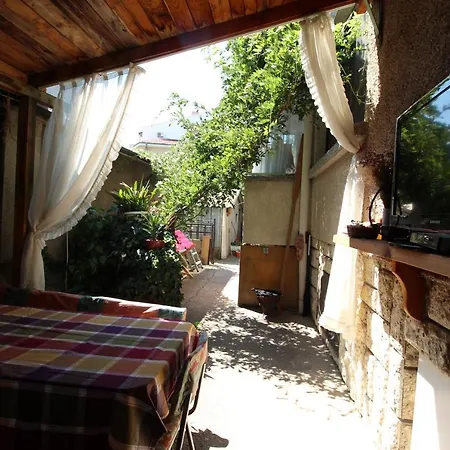 Izgrev Sarafovo Πανσιόν *