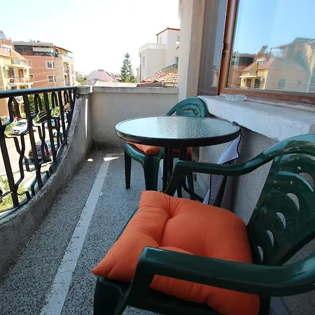 Izgrev Sarafovo Πανσιόν